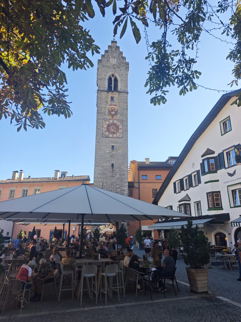 Zwölferturm  in Sterzing Südtirol - vom Stadtplatz aus gesehen