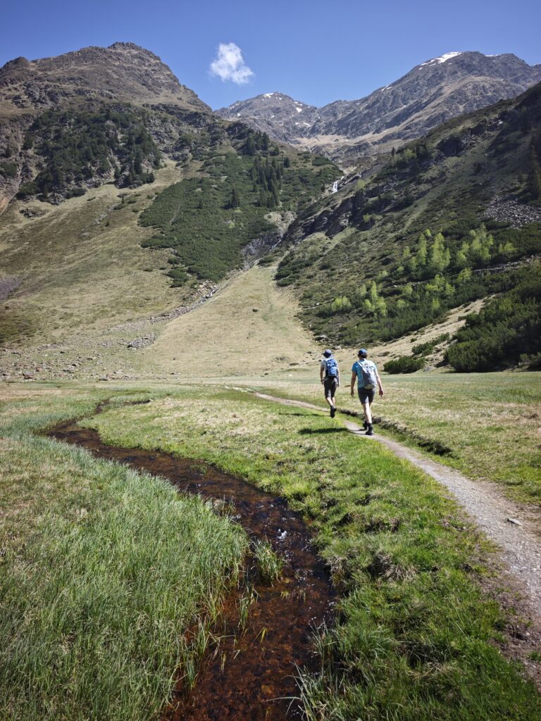 Ein toller Wandersteig führt entlang des Aglsboden