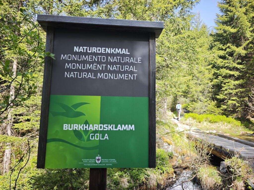 Die Burkhardklamm ist ein geschütztes Naturdenkmal im Ratschingstal nahe Sterzing